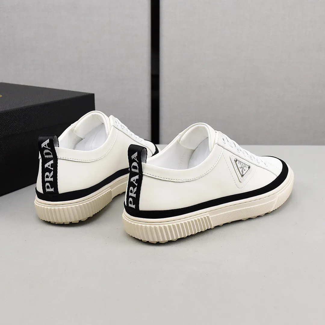 【PRADA】Men's shoes 💰400💰. Detonate the whole place! An international brand that is constantly innovating. This men's casual shoe is the original version. It is made of cowhide leather at a ratio of one to one at the store. It has leather feet and rubber non-slip outsole. It is breathable and comfortable. Quality speaks for itself. 👄38-44